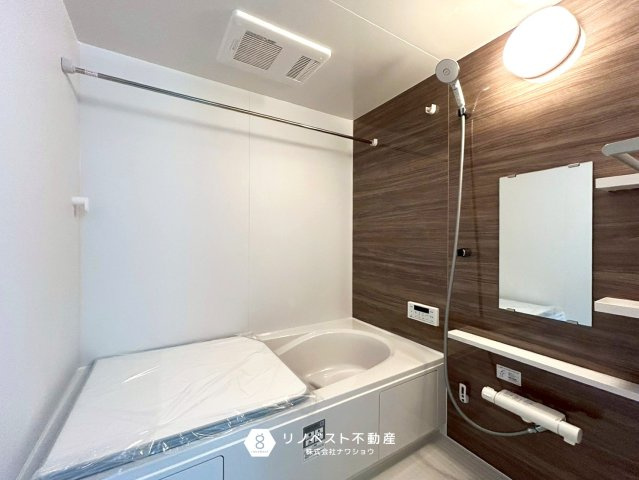 東大阪市御幸町1期1号地の浴室|広々としたバスタブで足を伸ばしてリラックスして頂けます♪