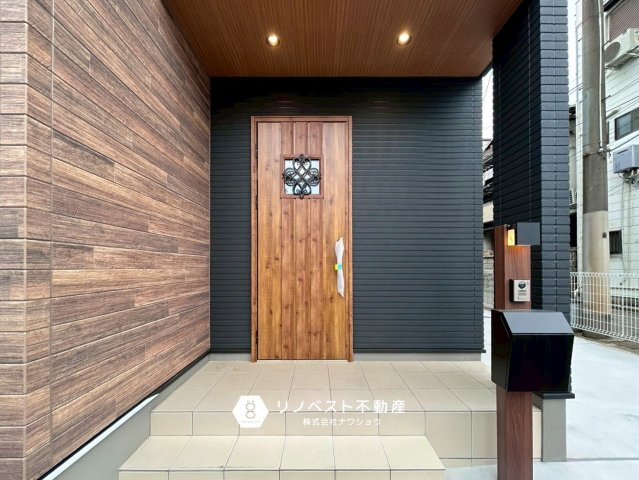 生野区舎利寺1丁目の玄関|お洒落な玄関で、外出時も帰宅時も気分が上がりそうですね♪