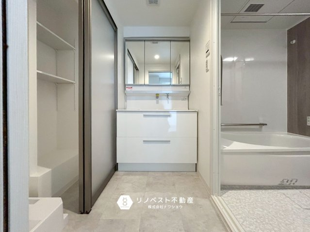 ハイマート若江2号館のトイレ|収納の付いたトイレは清潔感が溢れており誰もが快適に使用できます！