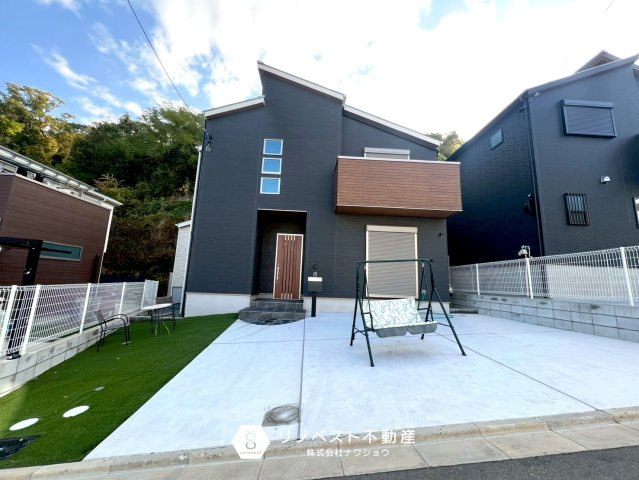 プロスピリティー善根寺町の外観|小庭・駐車場3台分完備◎
全13区画の大型分譲地のうちの1棟です。