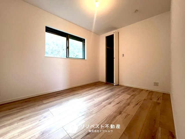 プロスピリティー善根寺町の洋室|換気もしやすい窓があるので空気の入れ替えも楽々ですね♪