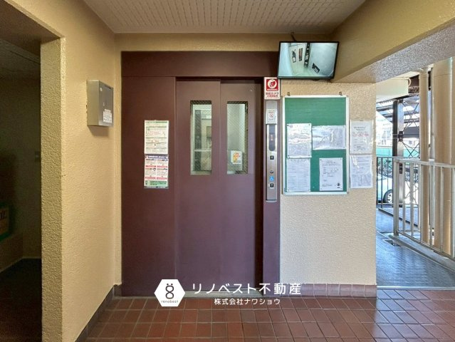 クローバーハイツ今里のその他共用部分|エレベーター内がモニターで見れるのでセキュリティー面にも考慮されています。