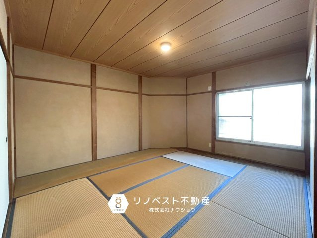 東大阪市岩田町1丁目のトイレ|ウォシュレット付きのトイレです。手すりがついているので立ち上がる時でも楽々です♪