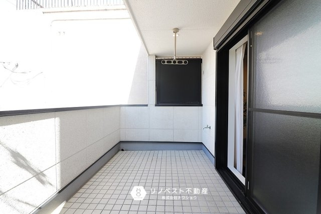 東成区大今里南5丁目のその他|玄関横に1台分の駐車スペースがございます！玄関すぐなので荷物を運ぶのにも楽々です♪