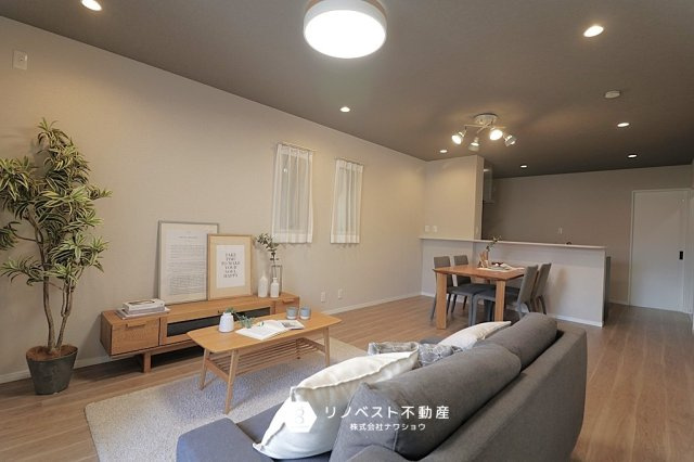 東成区大今里南5丁目の洋室|窓にはレースカーテン付きなのは嬉しいですね！