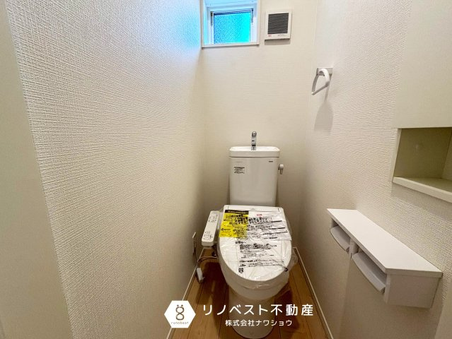 東大阪市布市町　第1のトイレ|収納棚も付いています◎