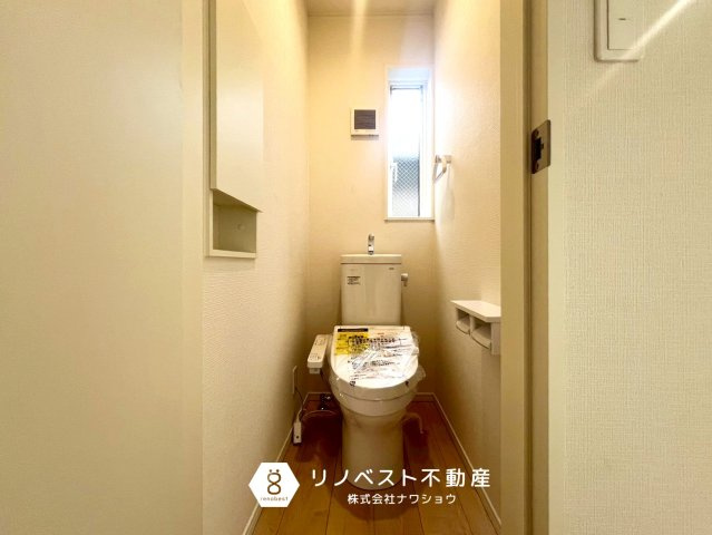 東大阪市布市町　第1の独立洗面台|三面鏡付独立洗面台で朝の身支度がスムーズに♪