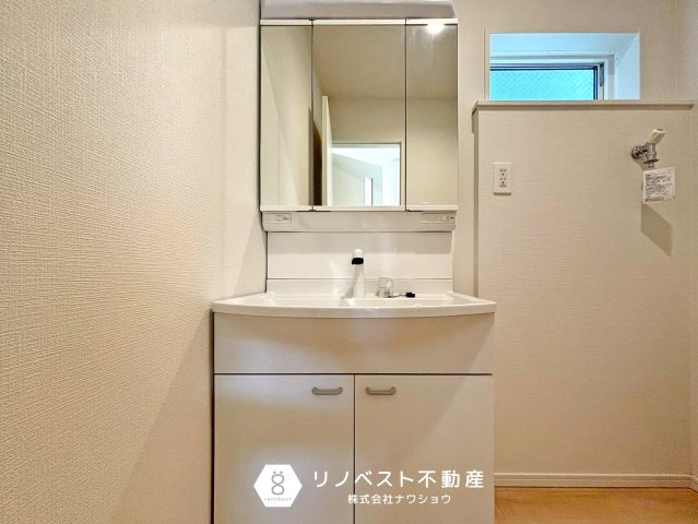 東大阪市布市町　第1の洗面所|ゆとりある洗面でドラム式洗濯機も置けそうですね♪