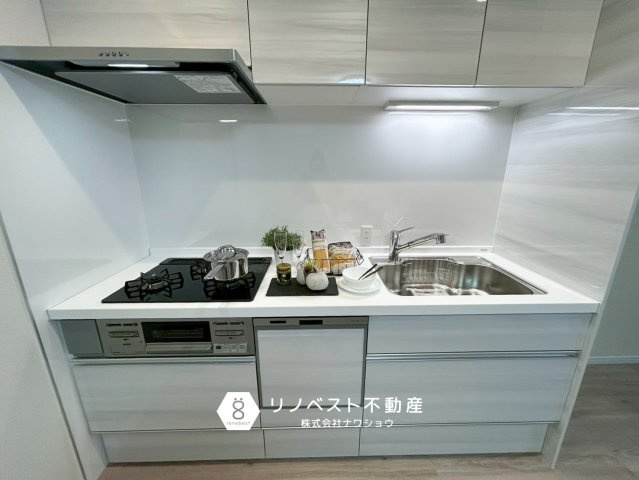 若江岩田パークマンションB棟のキッチン|食洗機付のシステムキッチンで家事効率が上がります！収納力も高いです。