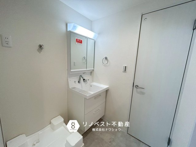 若江岩田パークマンションB棟の洗面所|お掃除のしやすい洗面台で家事の手間が省けます♪