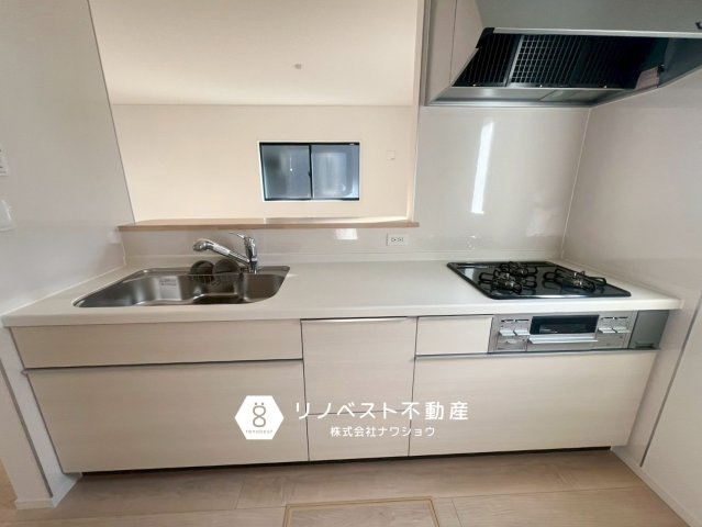 東大阪市水走第1　1号棟のキッチン|グリル付きなので料理のレパートリーも増えますね◎