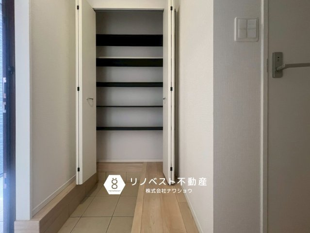 東大阪市水走第1　1号棟の収納|ブーツなど背の高い靴の収納も楽々♪