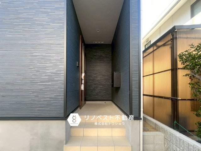 東大阪市水走第1　1号棟の玄関|【リノベスト不動産】弊社は近鉄大阪線・奈良線『布施』駅から徒歩2分の場所にございます♪