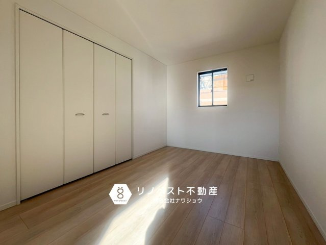 東大阪市水走第1　1号棟の洋室|約7.2帖の洋室。
大容量のクローゼット完備◎