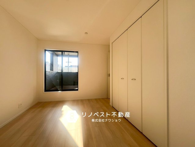 東大阪市水走第1　1号棟の洋室|バルコニーに面しているので、勉強や仕事に疲れたら気分転換もできます◎