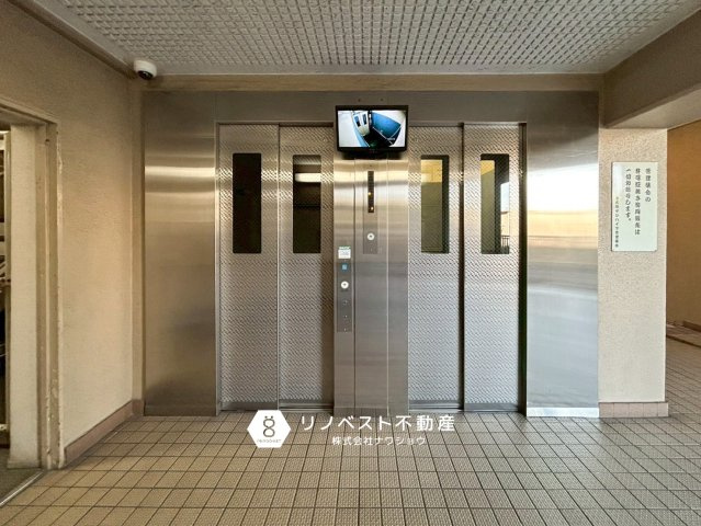 東大阪サンハイツのその他共用部分|エレベーター2基あるので朝の混み合う時間帯でも安心です♪