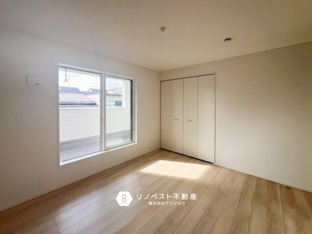 東大阪市大蓮南第3の洋室|全洋室にクローゼット付きで収納家具を減らせますね♪