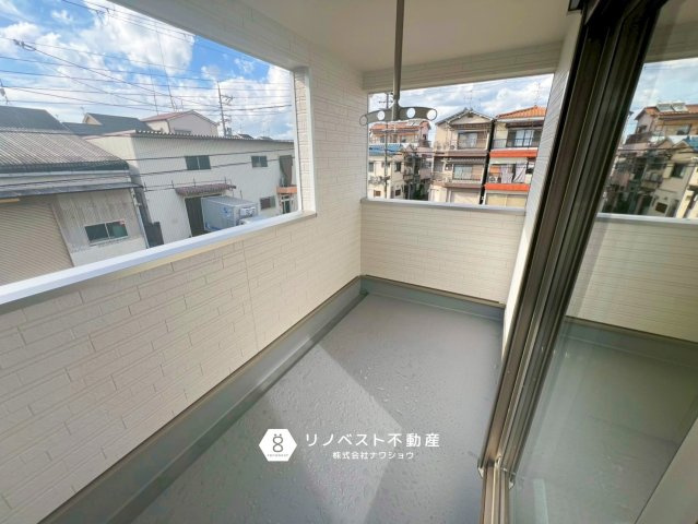 東大阪市大蓮南第3の玄関|大容量のシューズボックスで片付いた玄関を保てそうですね♪