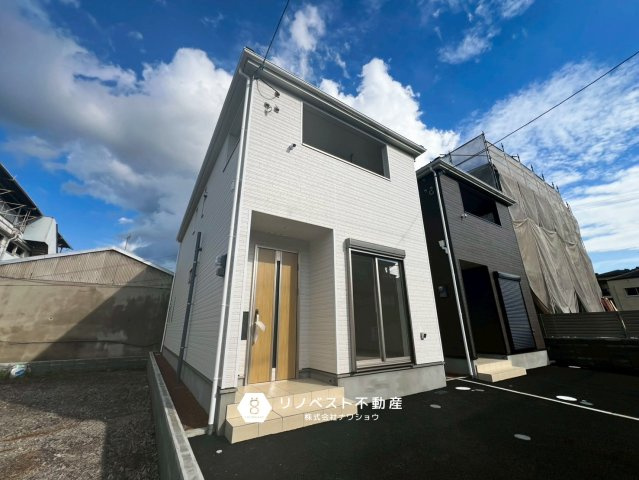 東大阪市大蓮南第3の外観|前面空地部分の広いスタイリッシュな外観です◎