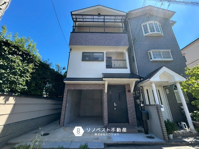 東大阪市西岩田1丁目の外観|ブラウンとグレーのアクセントカラーがオシャレな外観です！