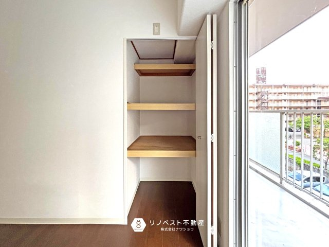 シャルム小阪壱番館の収納|洋室には2か所収納スペースがございます。棚になっているので無駄なスペースなく収納が可能です！