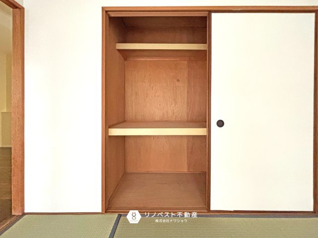 シャルム小阪壱番館の収納|和室には2か所の押入れがあります。お布団など入れておくのにピッタリです！