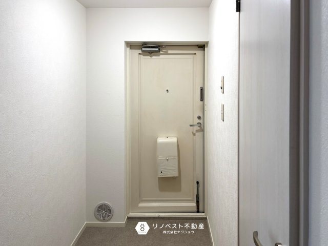 シャルム小阪壱番館の玄関|室内と同じ白基調の玄関です！