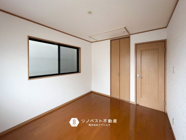 生野区勝山南4丁目の洋室|屋根裏収納付き◎思い出の品や季節物まで収納可能で便利です♪