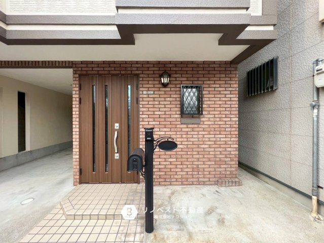 生野区勝山南4丁目の玄関|駐輪スペースも十分に確保されております！宅配ボックスを設置しても良いですね◎