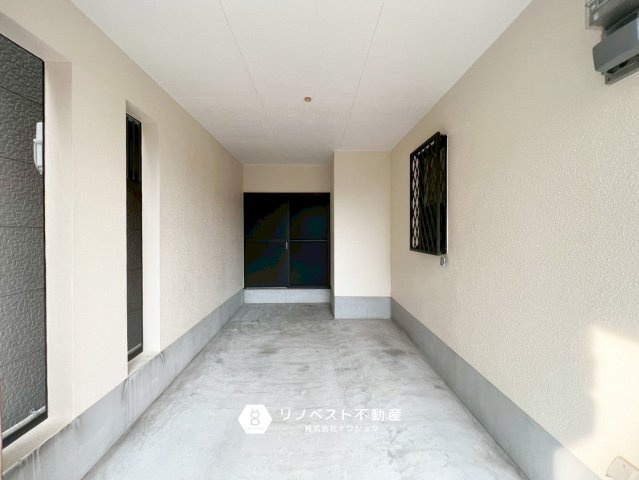 生野区勝山南4丁目の駐車場|屋根付きの車庫で雨の日も愛車を守れます♪