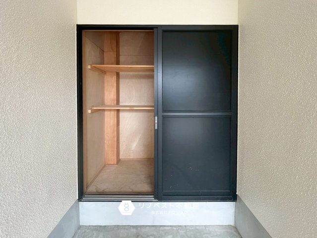 生野区勝山南4丁目の収納|車庫の奥に物入◎掃除用具など収納に最適！