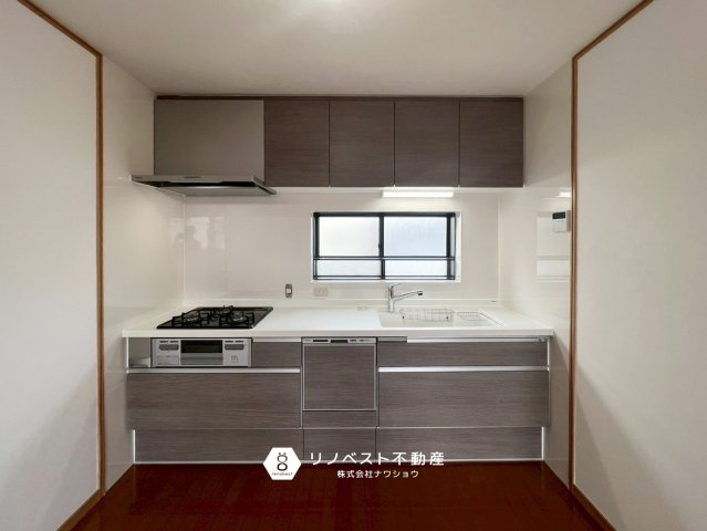 生野区勝山南4丁目のキッチン|3口コンロ◎作業スペースも十分に確保されております♪