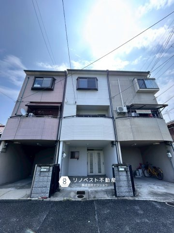 東大阪市若江南2丁目の前面道路含む現地写真|1台分車庫付◎前面道路約6.0ｍで車の出し入れも楽々です♪