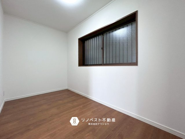 東大阪市若江南2丁目の洋室|3階の約5帖洋室はクローゼット付きで収納に困りません♪