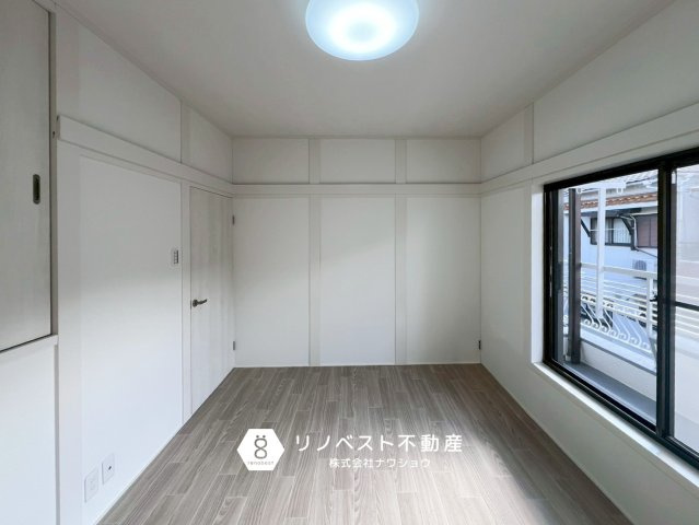 東大阪市御厨西ノ町1丁目の洋室|南向きのバルコニー付きで非常に明るい洋室です◎