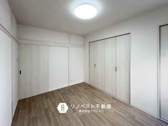 東大阪市御厨西ノ町1丁目の洋室|大容量のクローゼット付。シンプルな洋室でレイアウトをお楽しみください♪