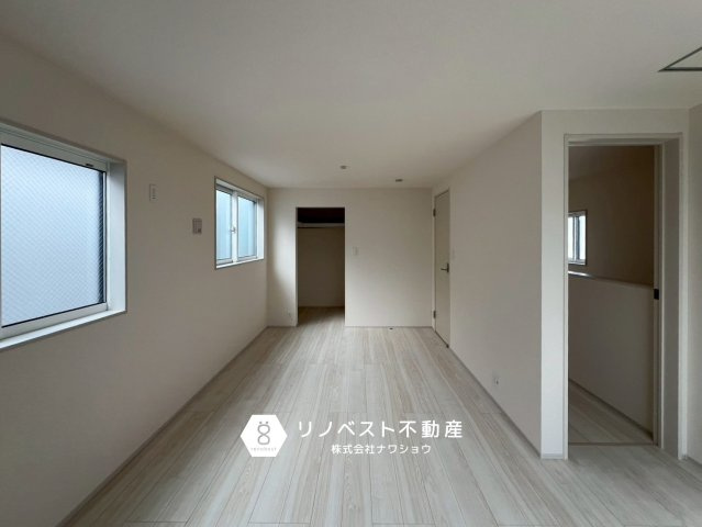 東大阪市大蓮東1丁目の洋室|1階の洋室は少しコンパクトで、家族共同のウォークインクローゼットなどにしても良いですね♪