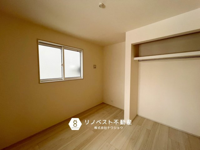 東大阪市大蓮東1丁目の洋室|長方形の洋室でお部屋のレイアウトがしやすいです◎
ウォークインクローゼット付きで収納家具を減らせます♪