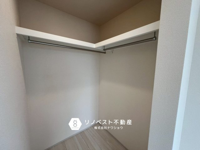 東大阪市大蓮東1丁目の収納|奥行きのあるクローゼット。クローゼットの中に収納棚を置くことも可能ですね♪