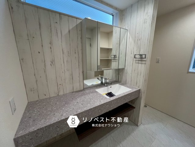 東大阪市大蓮東1丁目の洗面所|広々とゆとりのあるスペースに収納力の高い洗面空間で、ストレスのない生活が送れます♪