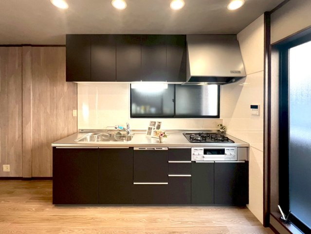 東大阪市御厨栄町2丁目のキッチン|黒基調で汚れも目立ちにくくオシャレなキッチンです！