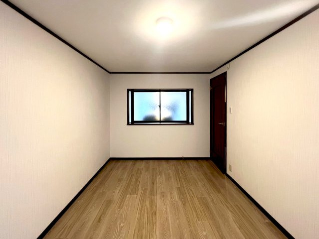 東大阪市御厨栄町2丁目の洋室|洋室は3部屋あるのでご家族の多いファミリー世帯でも各々の個室で過ごすことができますね！