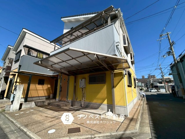 東大阪市御厨東1丁目の外観|黄色いクロスが印象的な外観！2025年8月リフォーム済みの中古戸建です♪