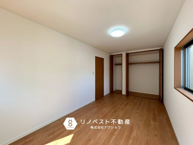 東大阪市御厨東1丁目の洋室|各洋室にクローゼットがあるので収納には困りません◎