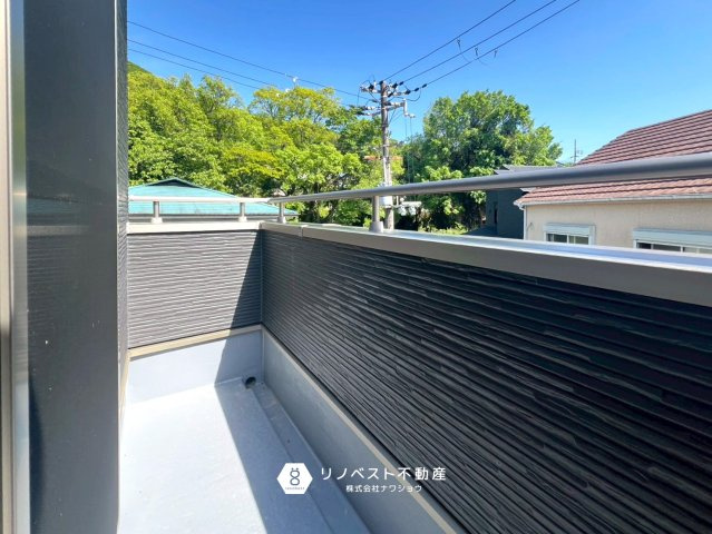 東大阪市日下町8丁目戸建のバルコニー|陽当たり良好でお洗濯物がカラッと乾いてくれそうですね！