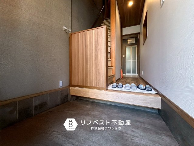 東大阪市稲葉1丁目中古戸建の玄関|お好みのシューズボックスを設置してください♪広い玄関です◎