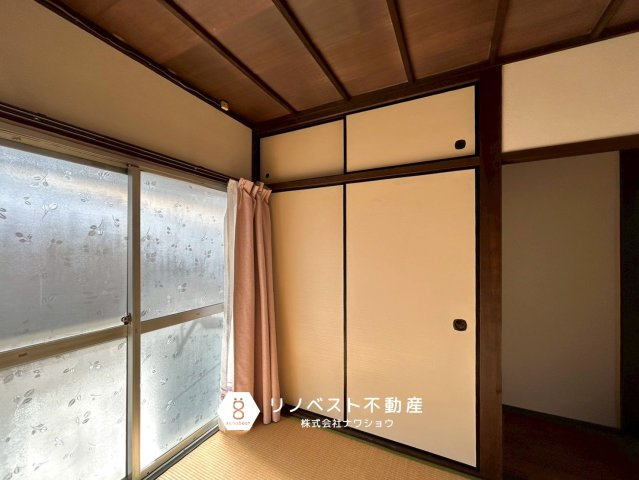 東大阪市若江東町2丁目の収納|和室には押入れがありスッキリと整理して頂けます♪