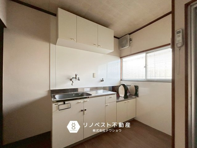 東大阪市若江東町2丁目のキッチン|白基調で清潔感のあるキッチンです♪コンロの設置をして頂く必要がございます。