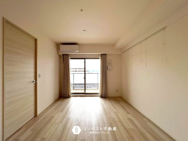 ブランニード河内小阪の居間・リビング|対面式キッチンで家族のコミュニケーションが自然と増える間取りです♪