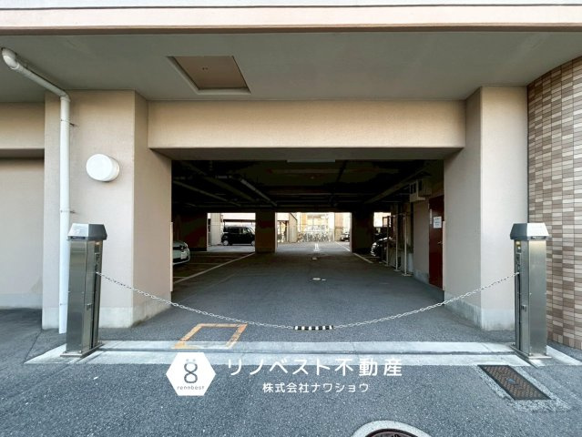 ソレイユ俊徳道の駐車場|屋根付き駐車場で雨の日も愛車を守れます◎（空き要確認）